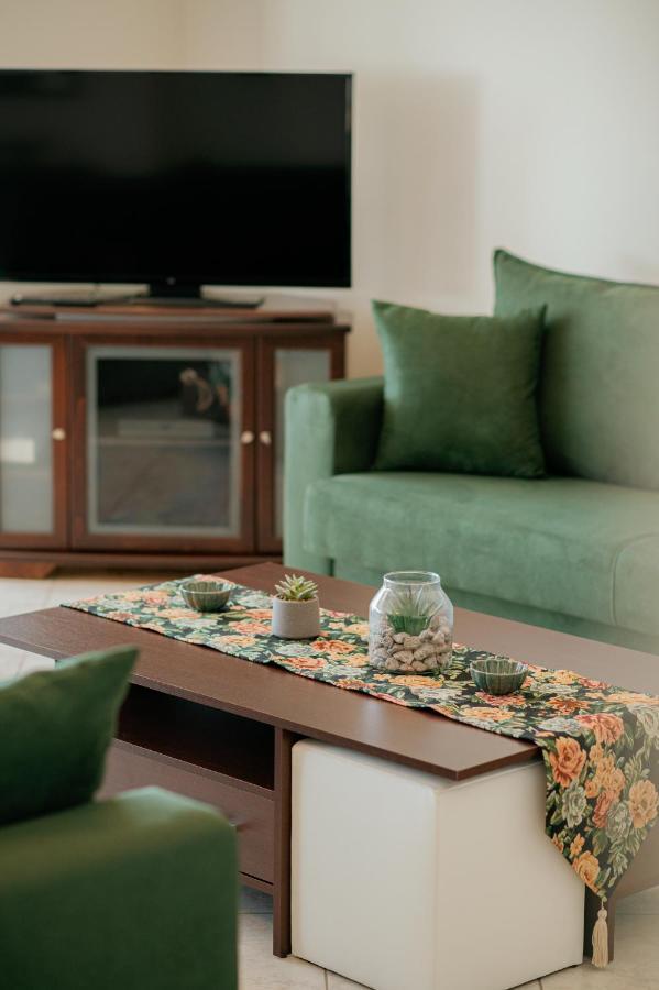 Akanthos House *